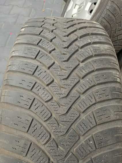 Opony zimowe z felgami 215x55xR16