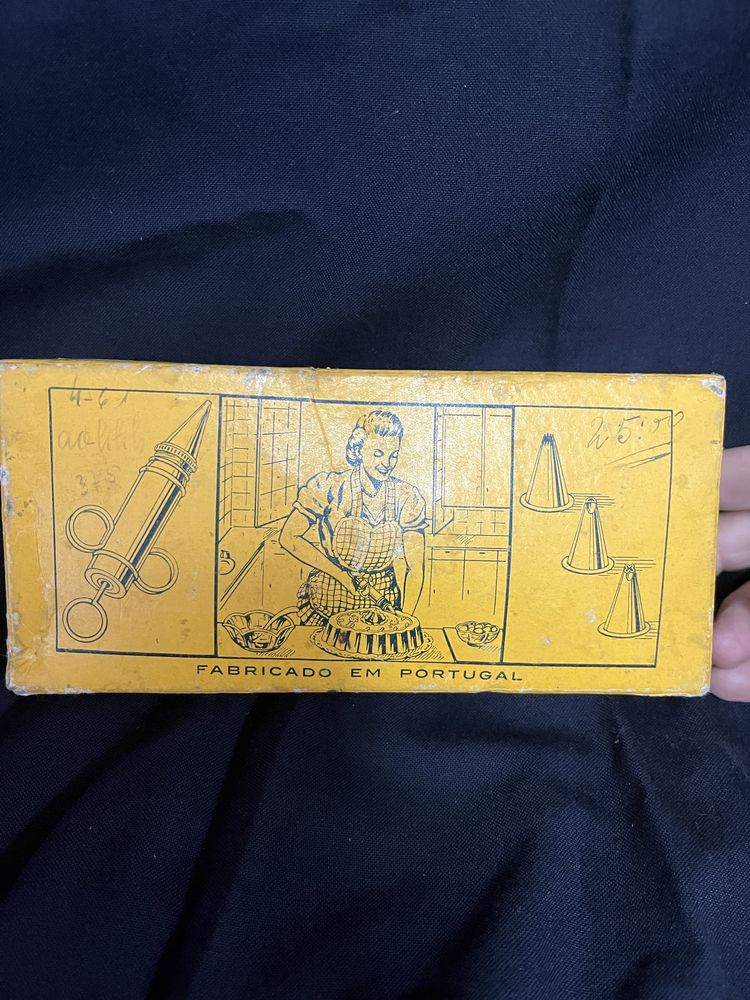 Antiga caixa de pastelaria