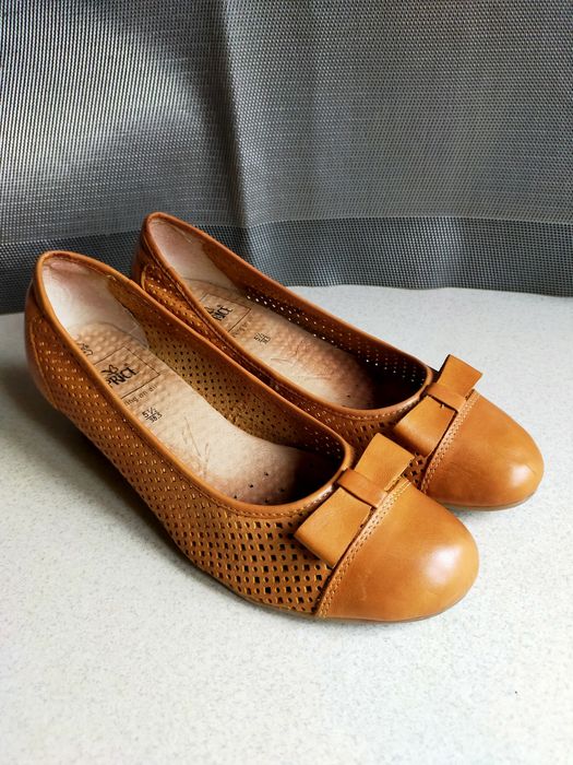 Czółenka buty wloskie na koturnie ażurowe skórzane Caprice 38,5 /25 cm