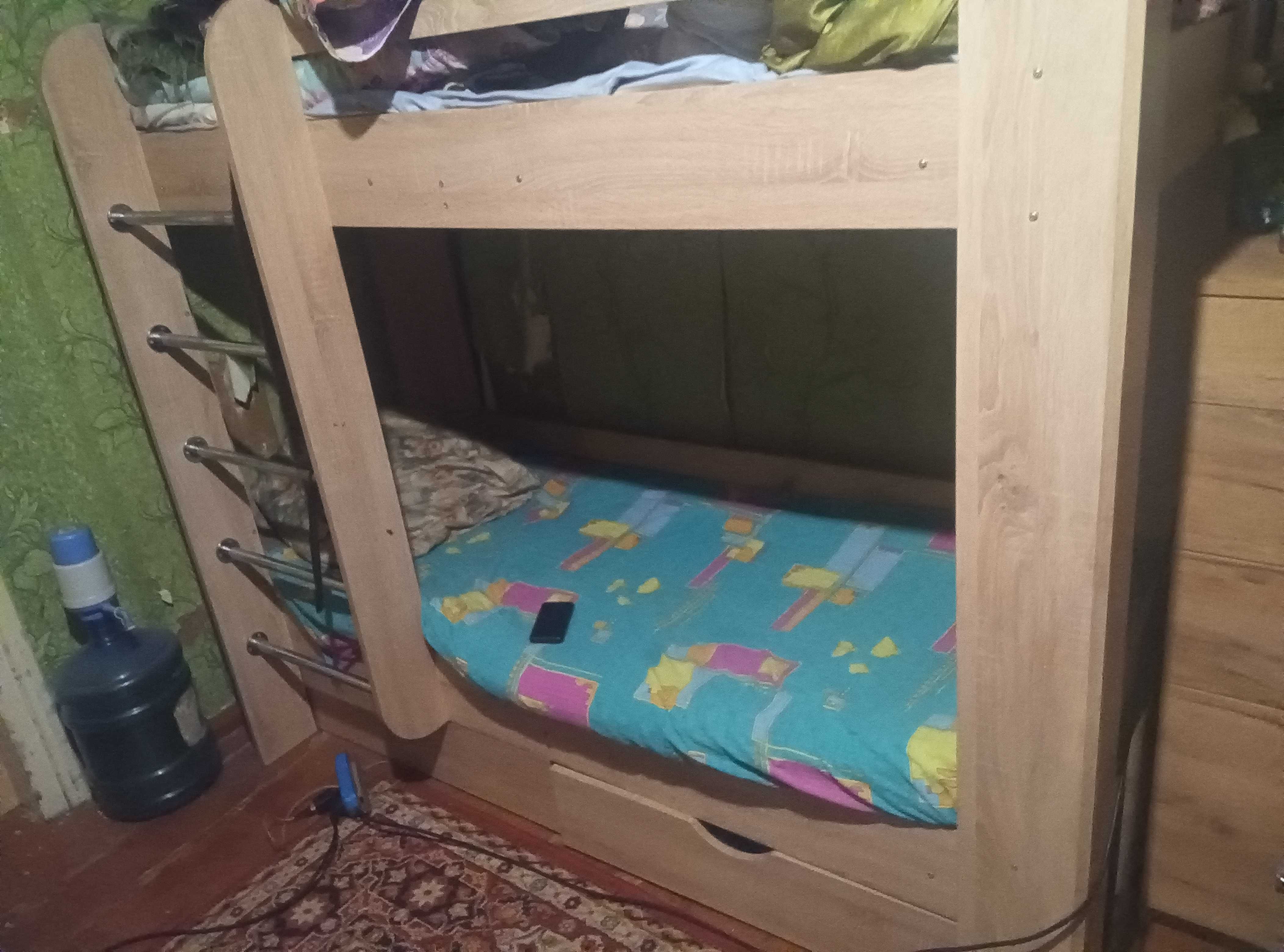 Продам двух ярусную кровать