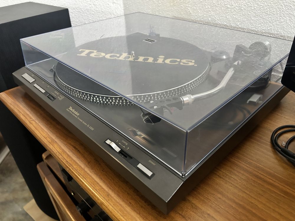 Gira-Discos Technics SL-D202