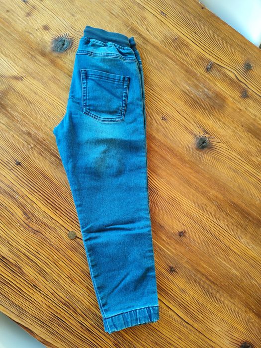 Elastyczne jeansy Coccodrillo, r. 134.