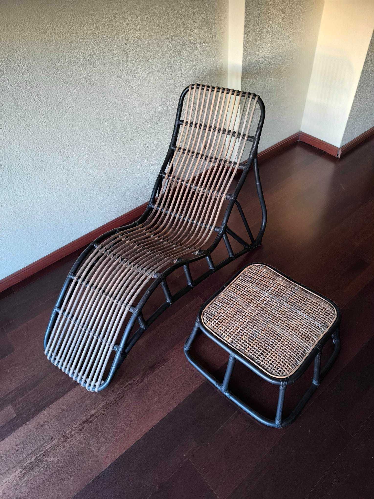 Espreguiçadeira + mesa Ikea bambu