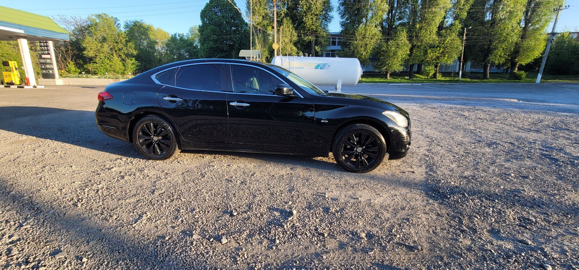 Infiniti m37x повний привід