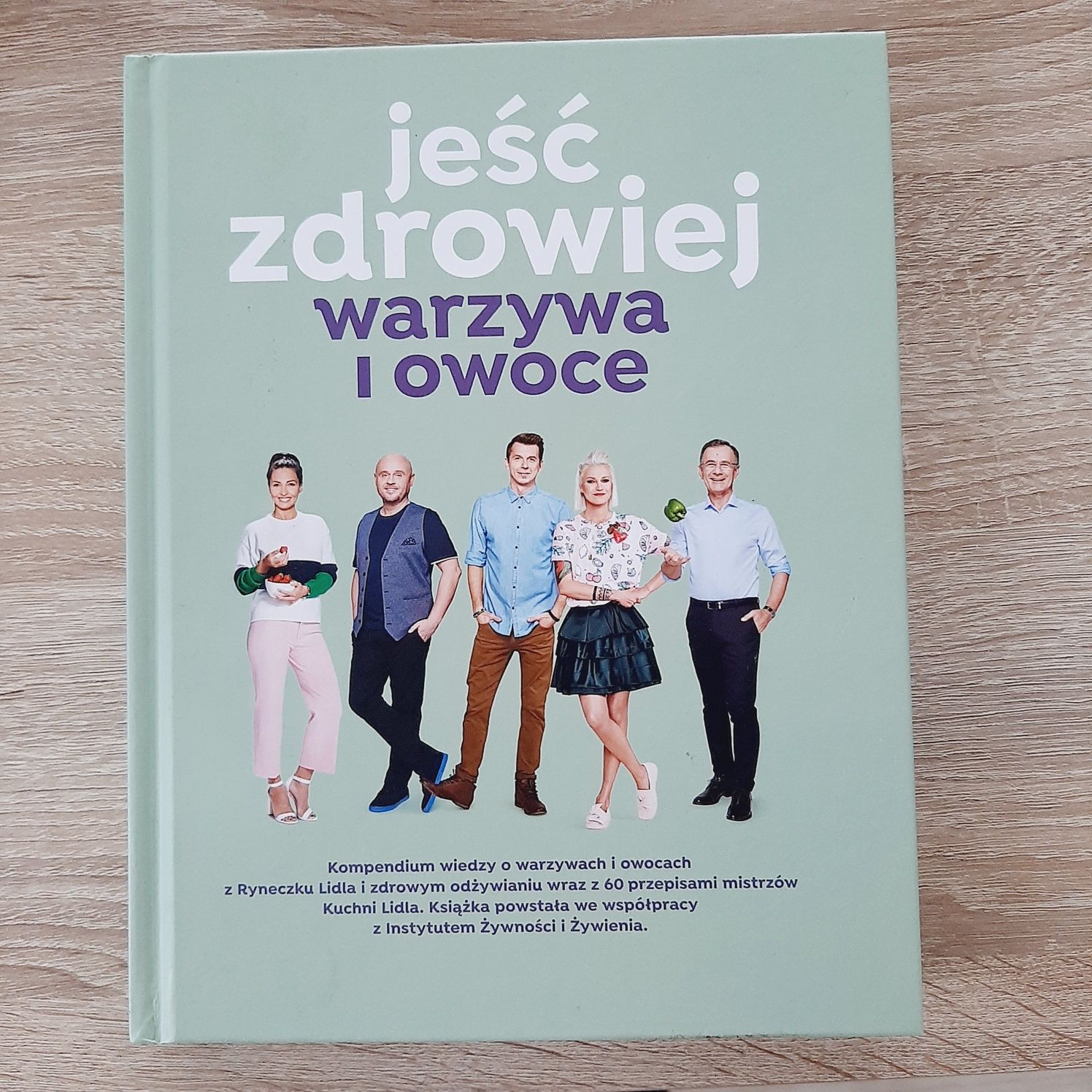 Książka kucharska "Jeść zdrowiej" 289 stron