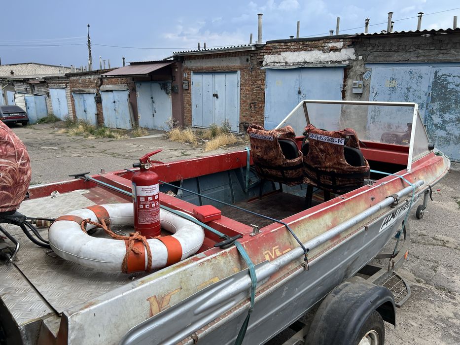 Катер Крым ,мотор Меркури ,лафет.