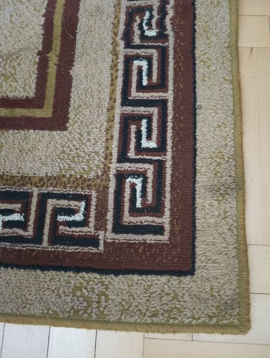 Dywan brąz z beżem.