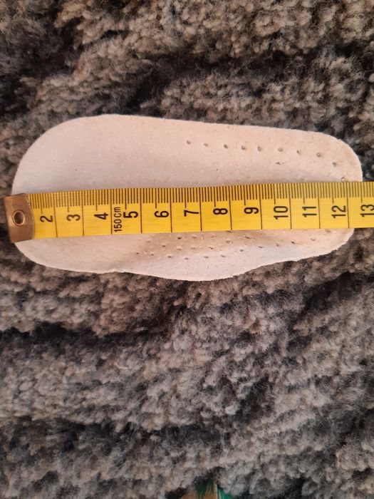 Granatowe buciki do chrztu