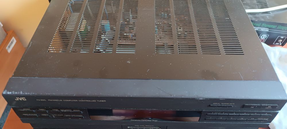 Zestaw JVC Tuner i magnetofon.
