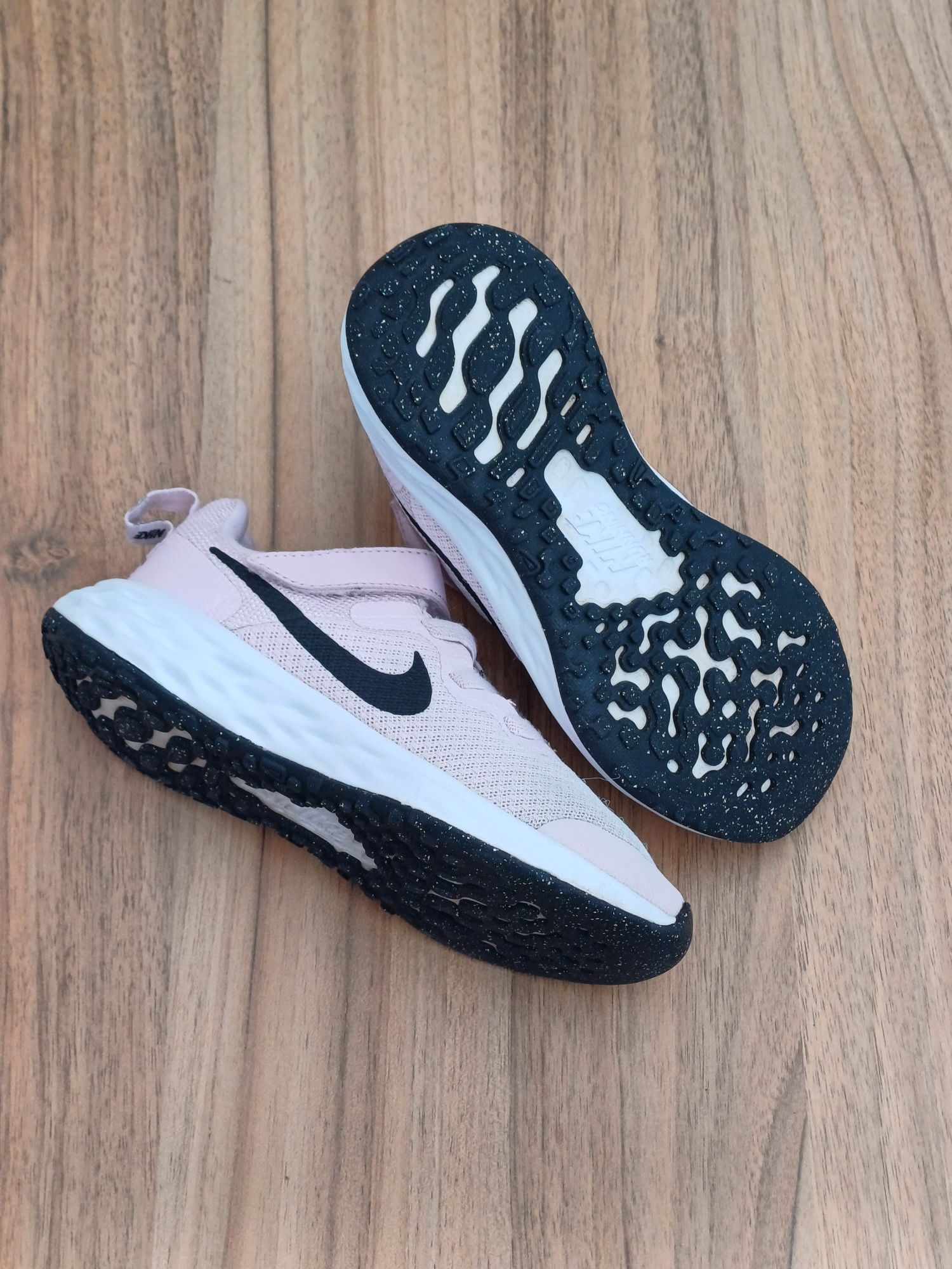 Nike Revolution 6 літні кросівки кросовки сітка на дівчинку 27-28-29р