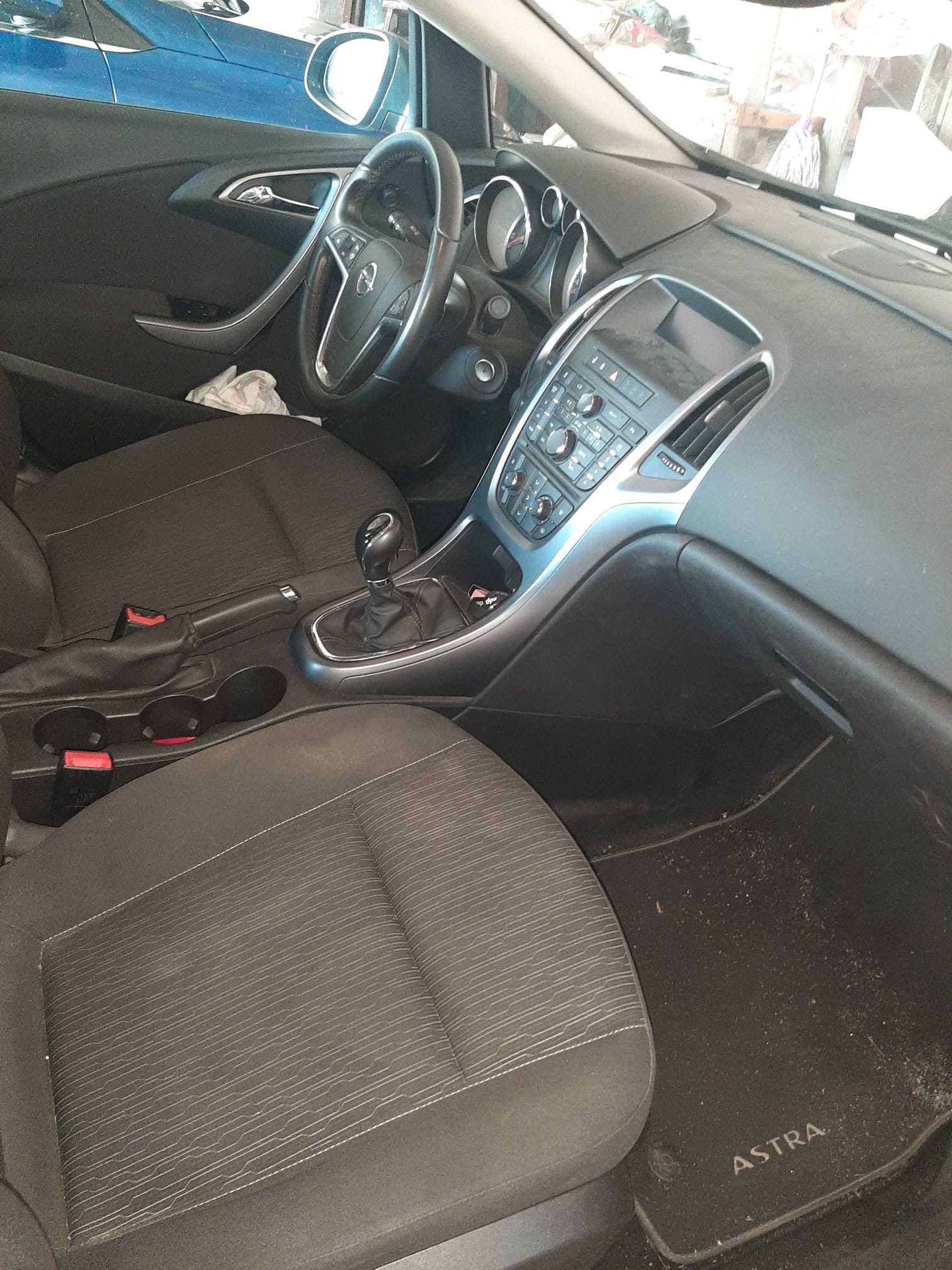 Vende se Carro em excelente Estado Opel Astra Enjoy de 2013