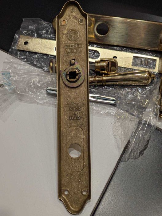 Дверна фурнітура PFS Pasini ручки відкривання з накладками Італійські