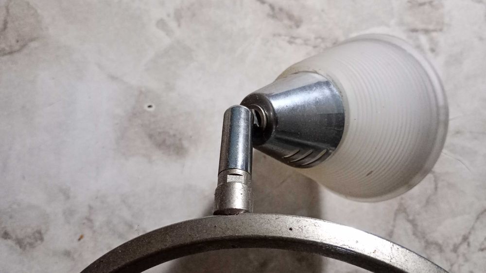 Люстра с 3 поворотными плафонами.