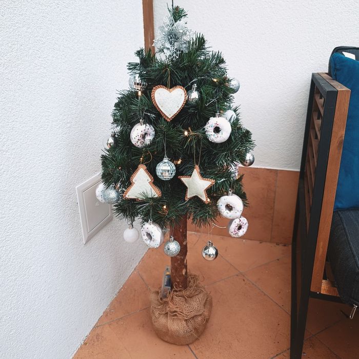 Choinka na pniu mała idealna na komodę 88 cm
