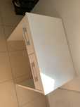Cadeira de escritorio e mesa