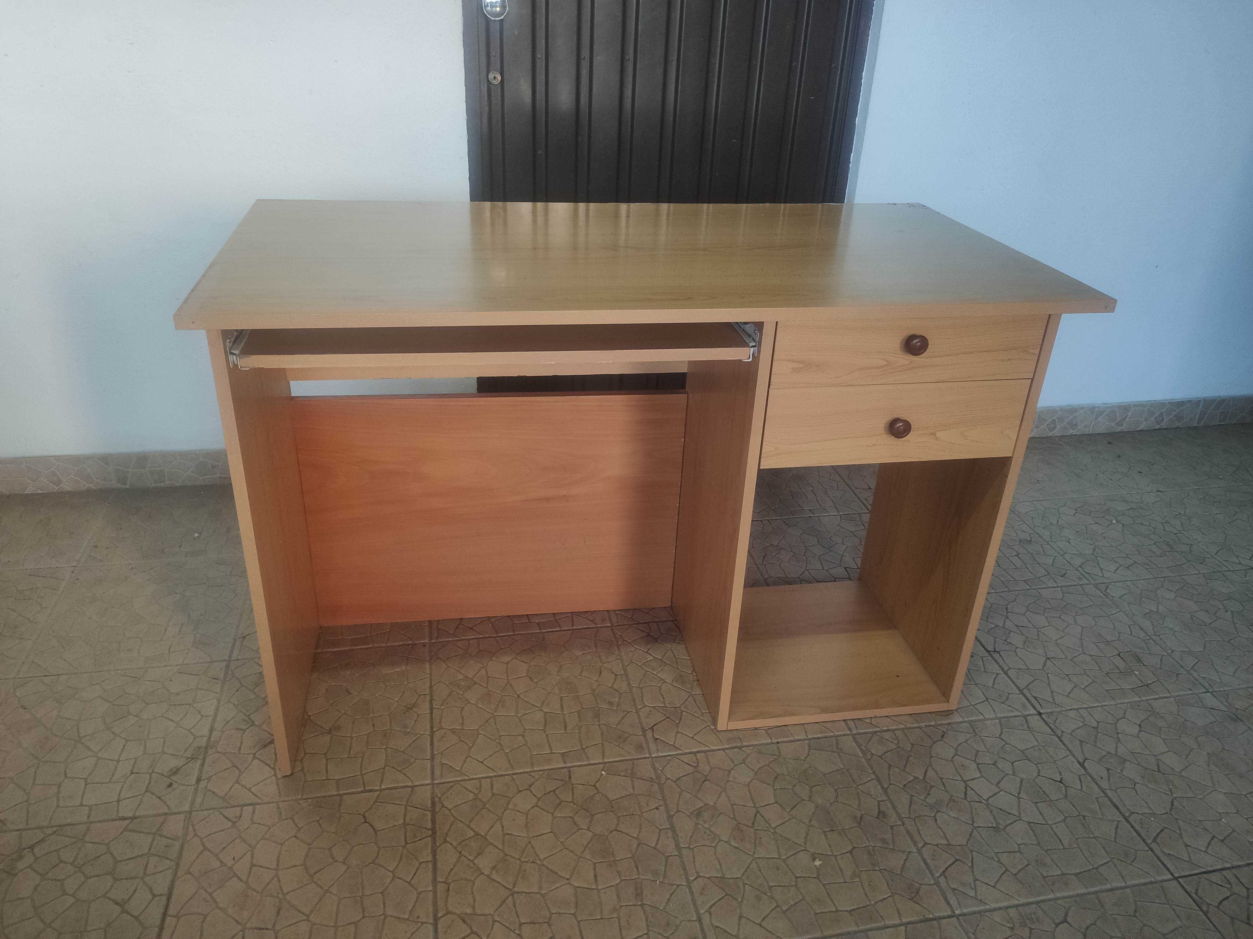 Secretária para escritório