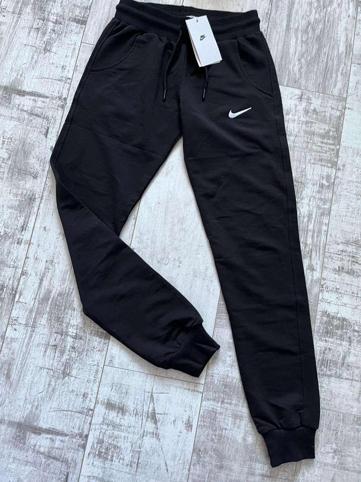 Spodnie czarne nike r. s