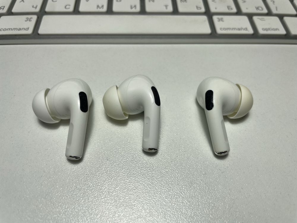 Навушники airpods pro (на запчастини)