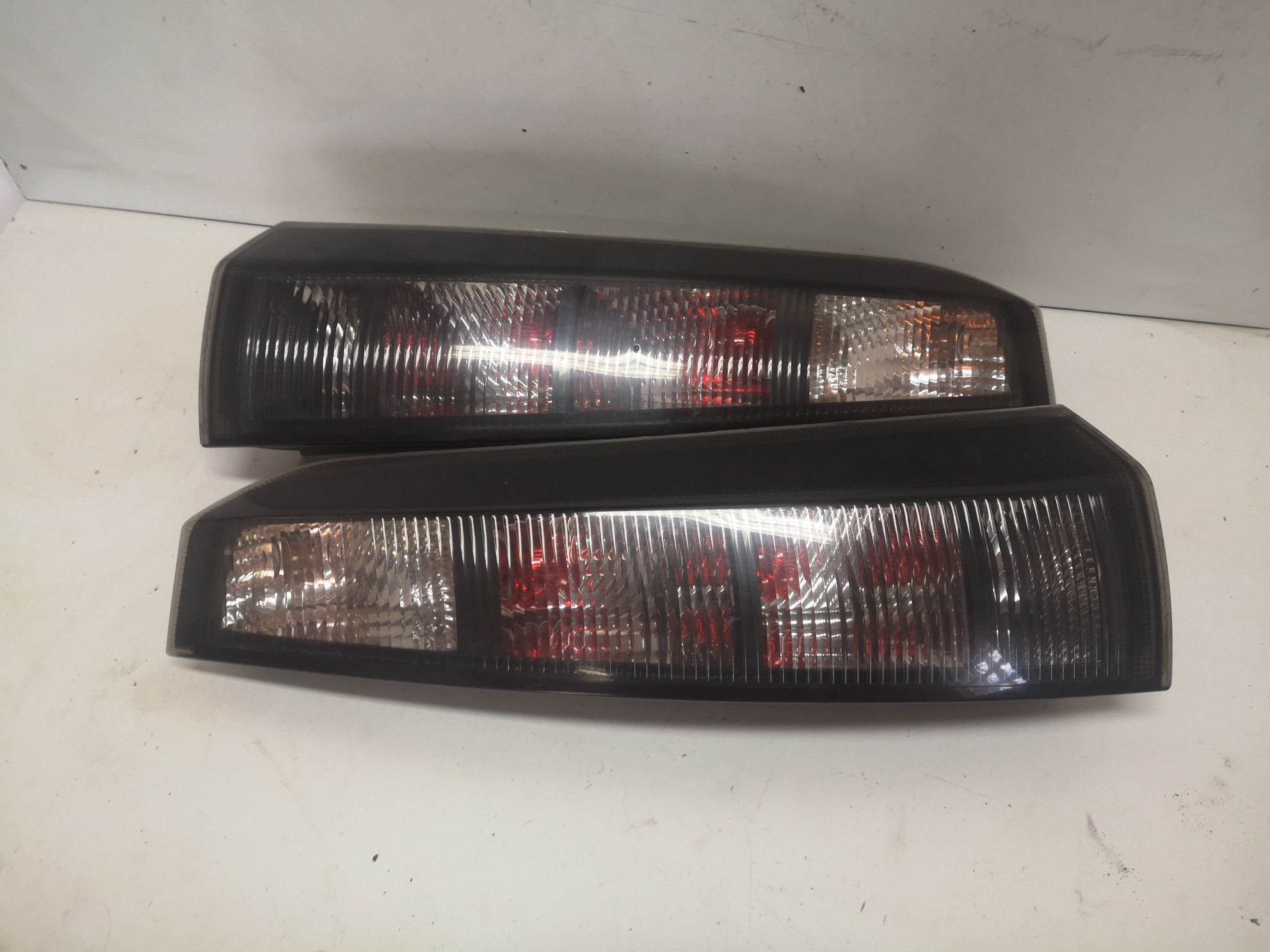 Opel Meriva a lift lampa lewa prawa tył komplet