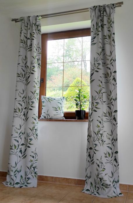 Zasłony dekoracyjne zaciemniające w liście na białym  tle