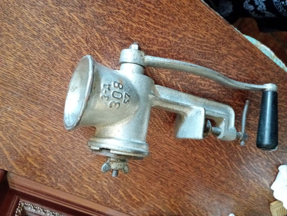 Мясорубка. чугунная