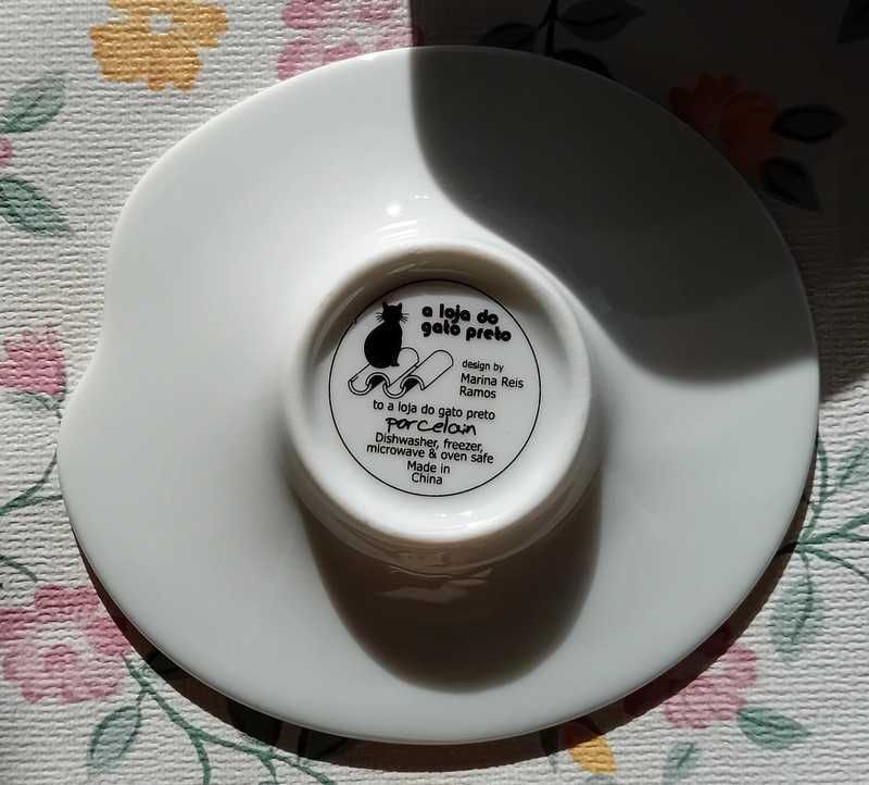 12 chávenas de chá com pires - Porcelana - Loja do Gato Preto