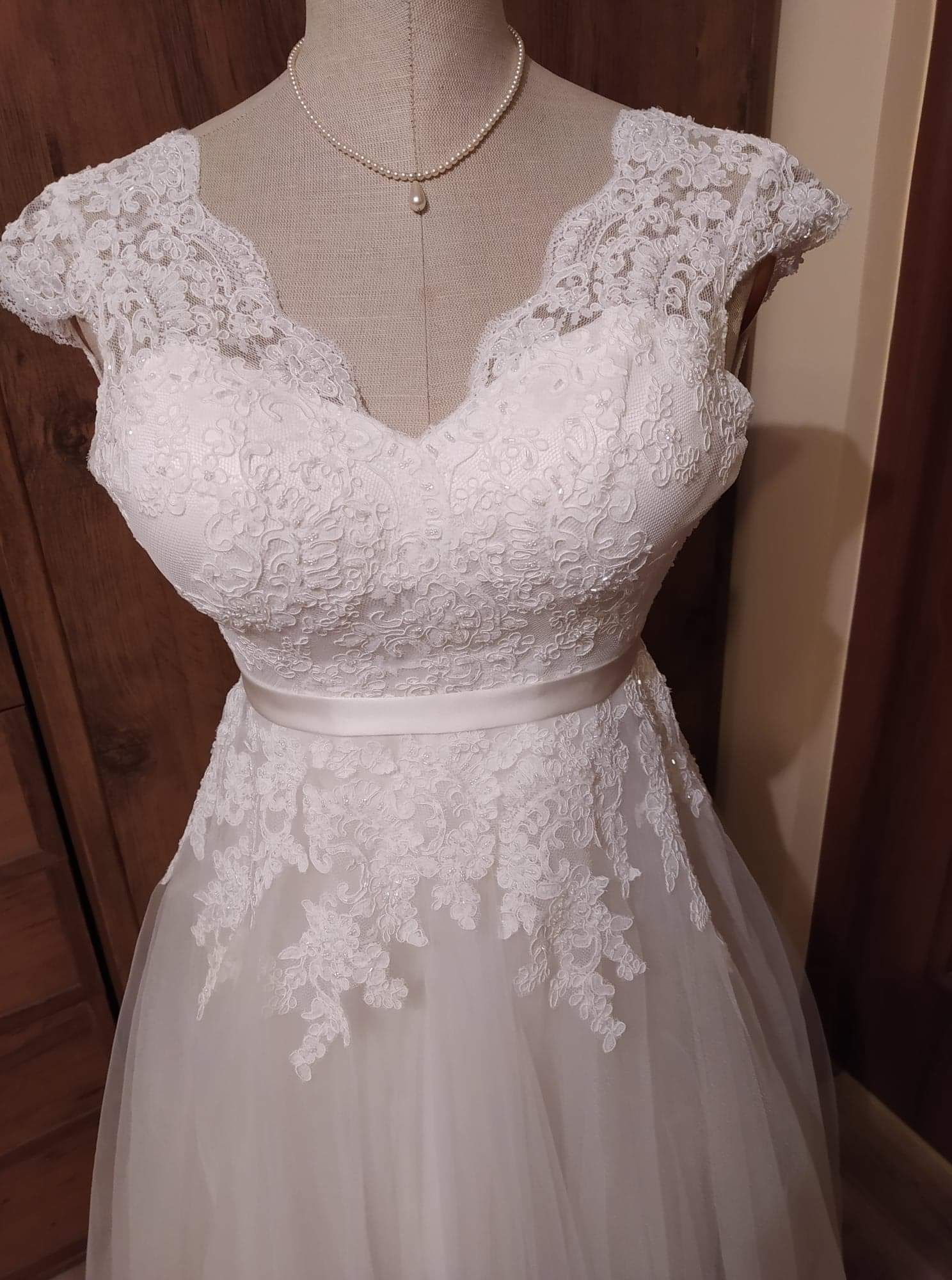Suknia ślubna, rozmiar 36, kolor ecru