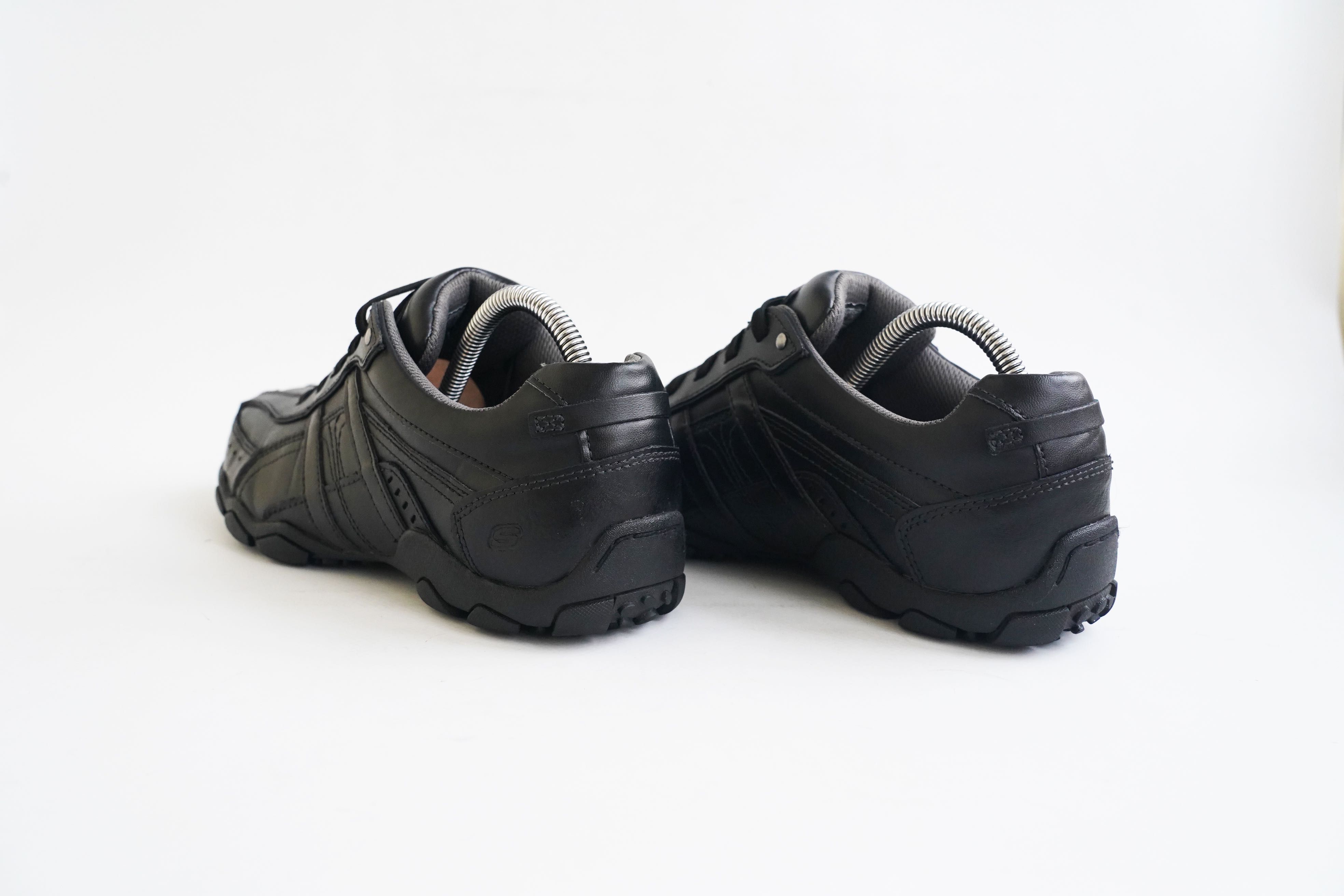 кросівки шкіряні чорні Skechers розмір 41