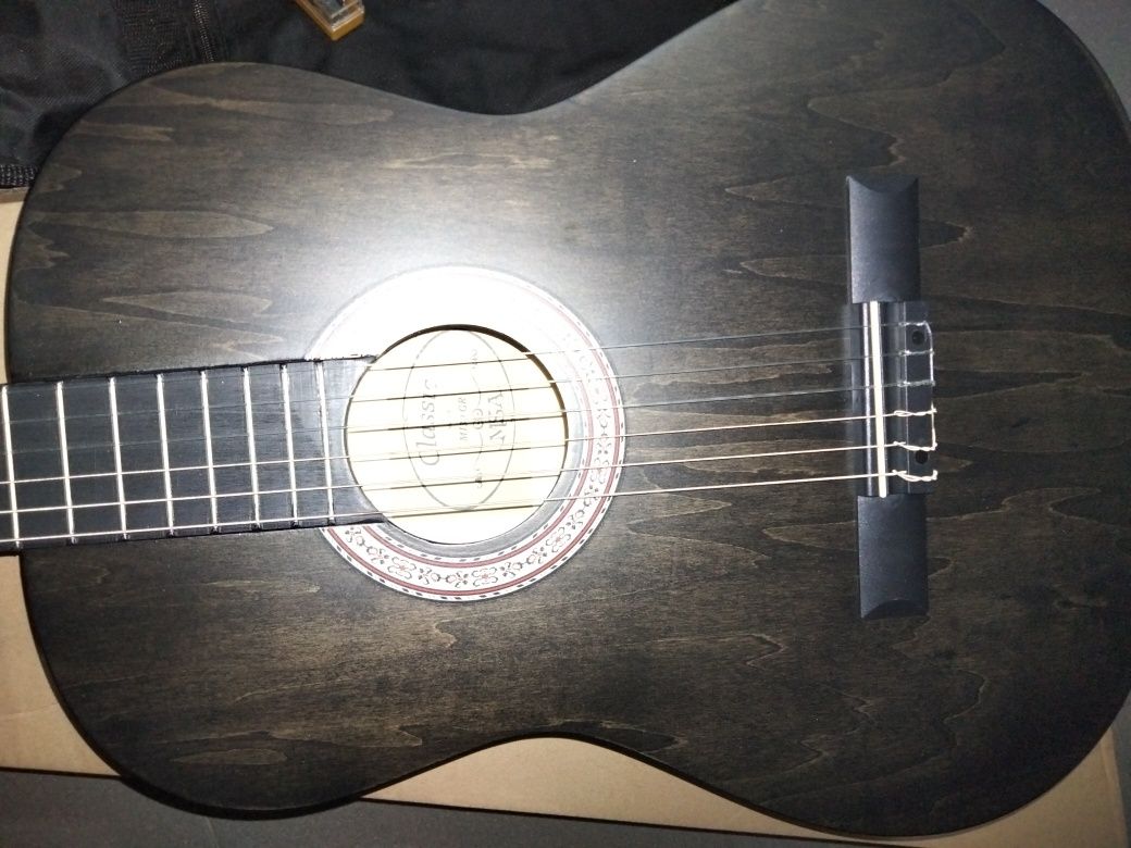 Guitarra clássica de madeira