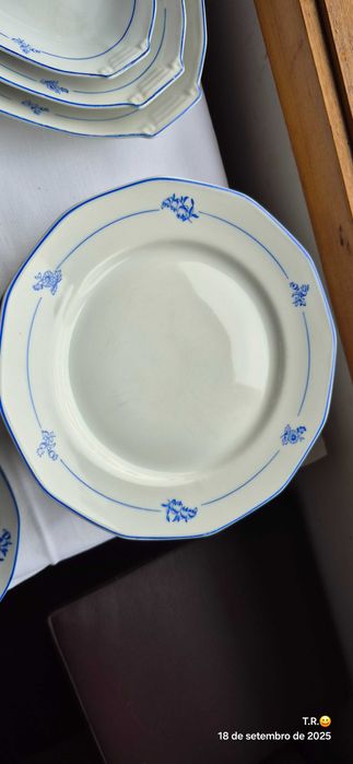 Serviço de jantar Vintage da Fábrica do Candal