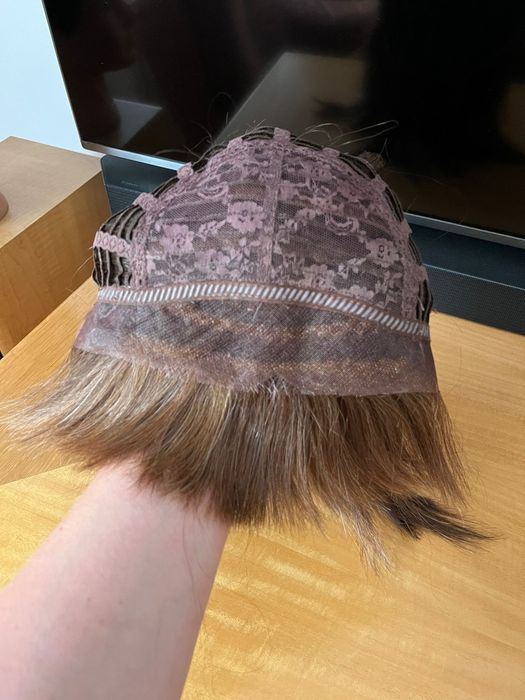 Peruka medyczna, włosy syntetyczne w połączeniu z naturalnymi