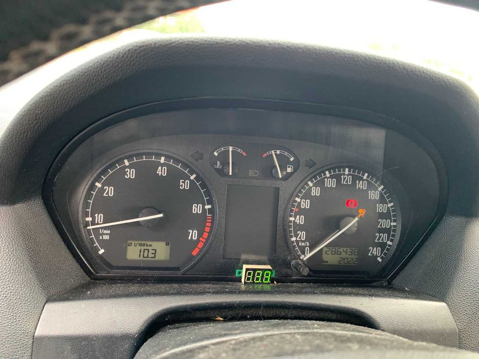 Надійна Skoda Fabia універсал 2002 року