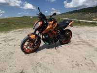 ktm duke 390.