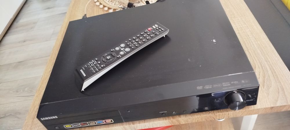 Sprzedam odtwarzacz DVD firmy Samsung.