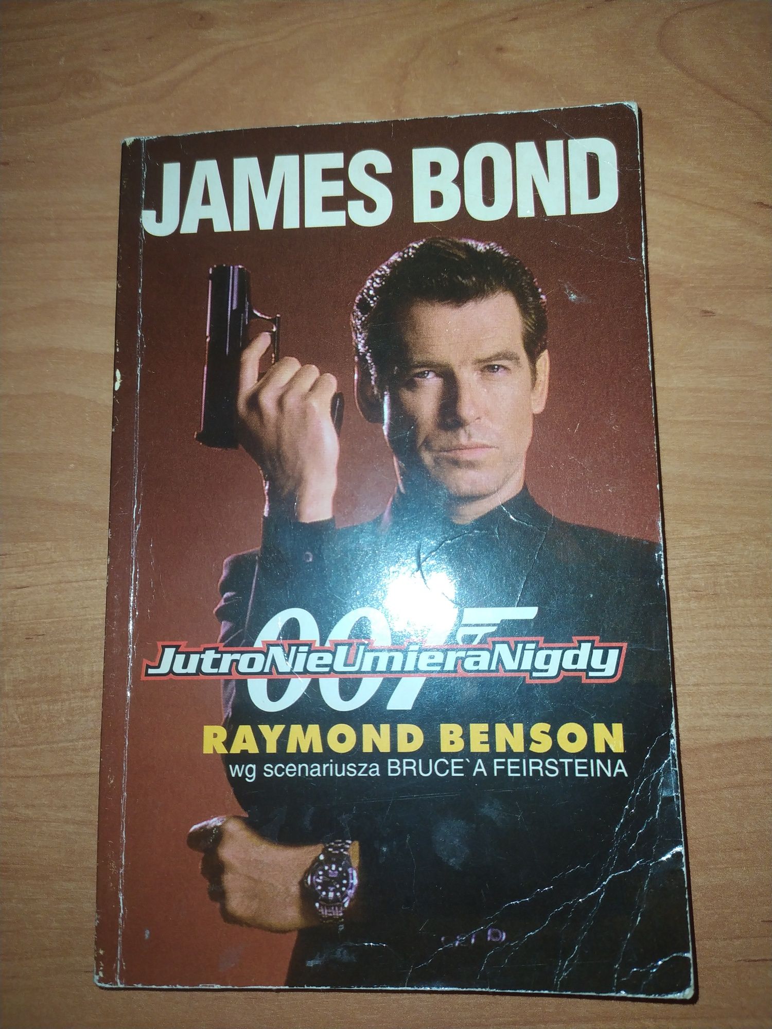 "James Bond- Jutro nie umiera nigdy" Raymond Benson