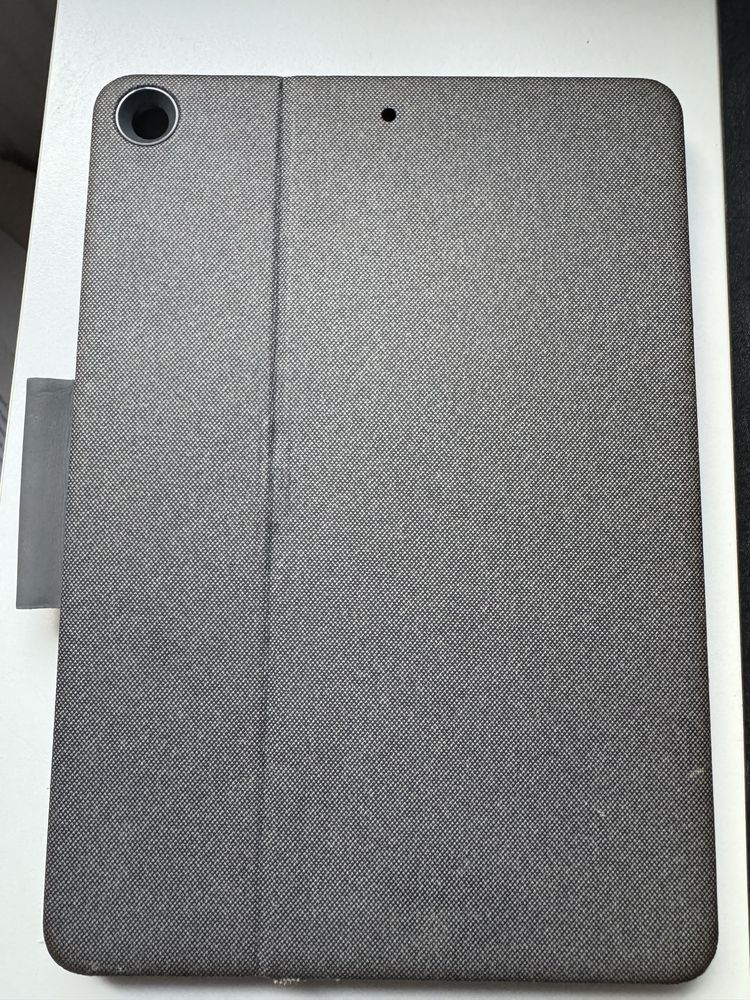 Logitech Combo Touch do iPada 9 gen, klawiatura do ipada