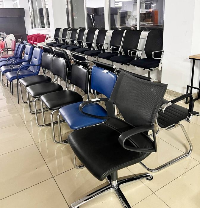 РОЗПРОДАЖ офісної меблі крісла стільці компʼютерні для студента