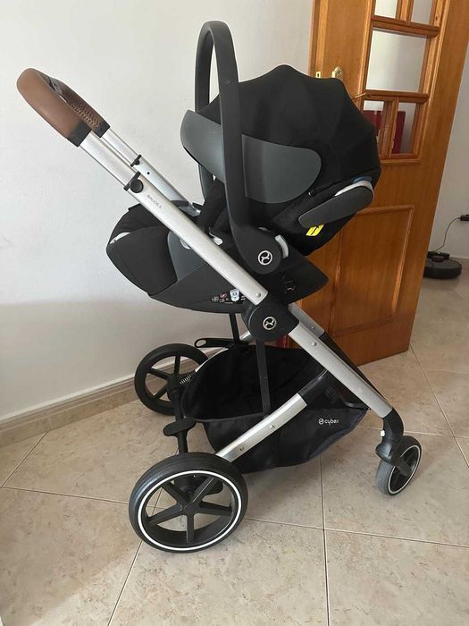 Carrinho de bébe COMO NOVO