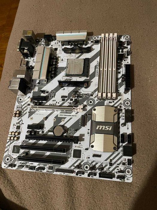 Материнская плата з процессором AMD Ryzen 5 1600 TOMAHAWK ARCTIC на ПК