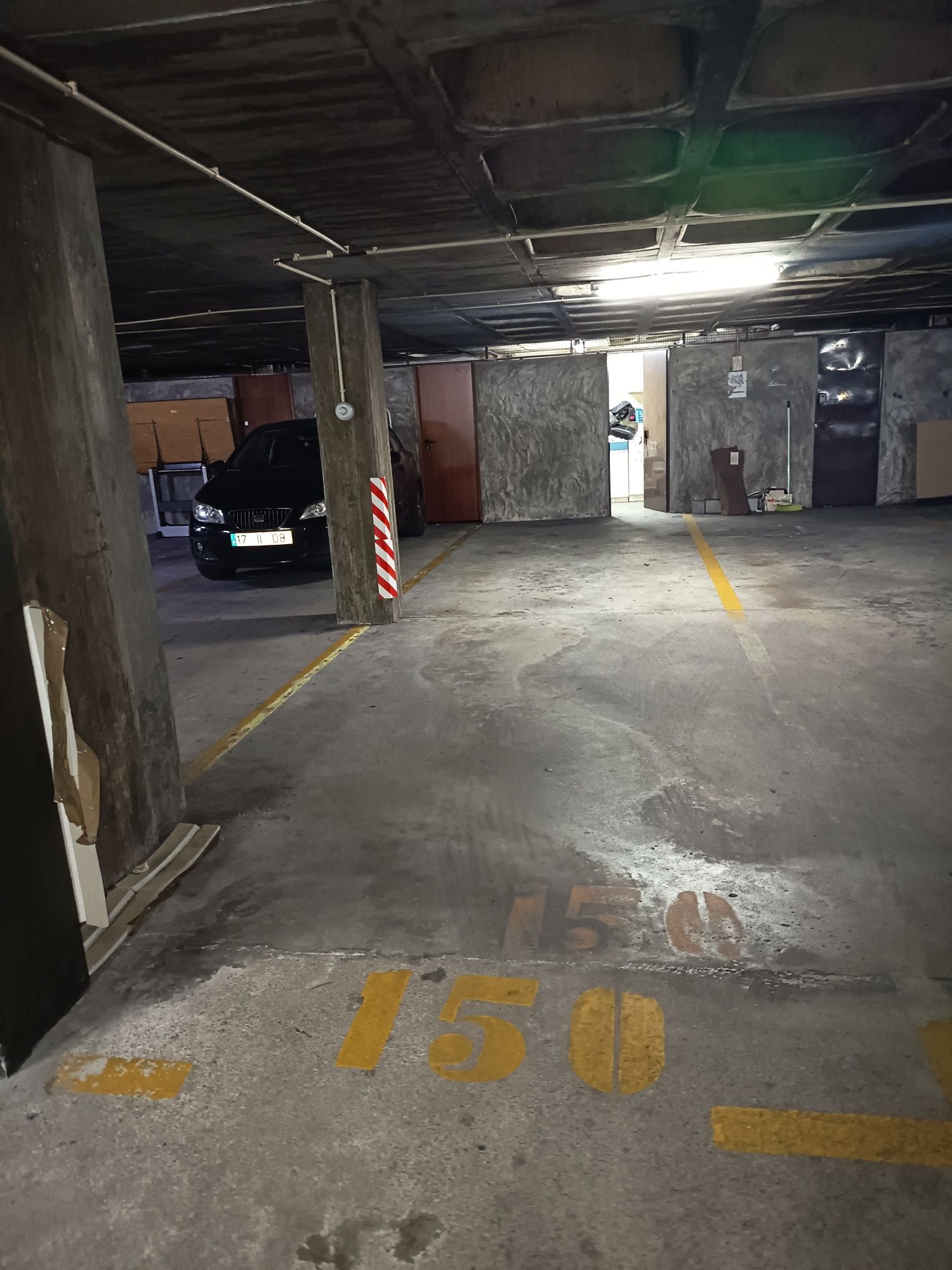 Vendo lugar de garagem para 2 carros na Rua da torrinha