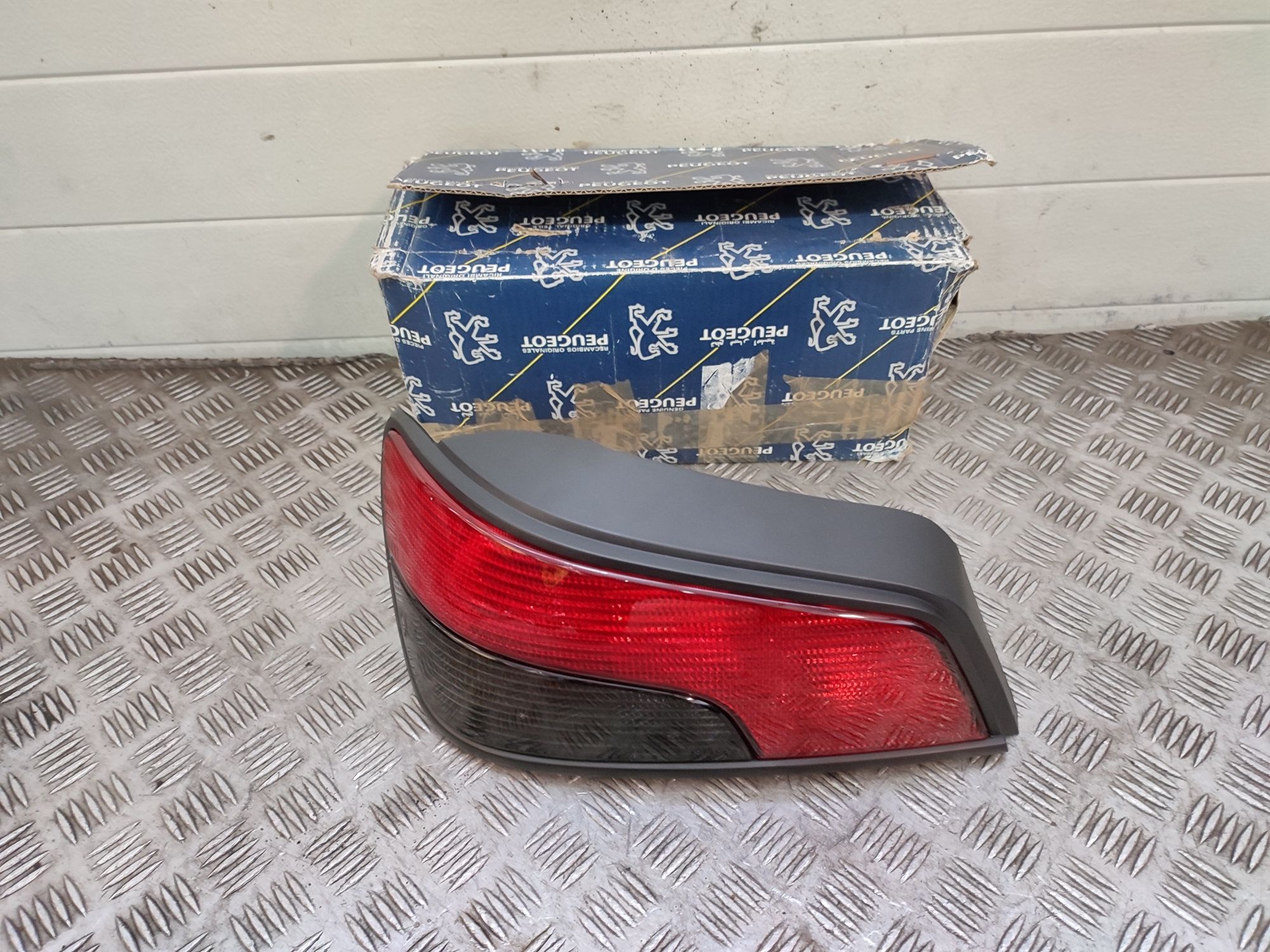 Peugeot 306 lampa lewa lewy tył tylna