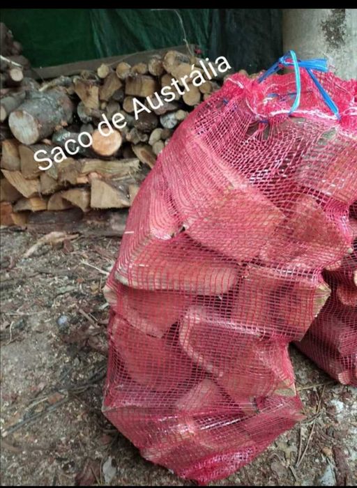 Lenha seca ao saco e ao Metro cúbico