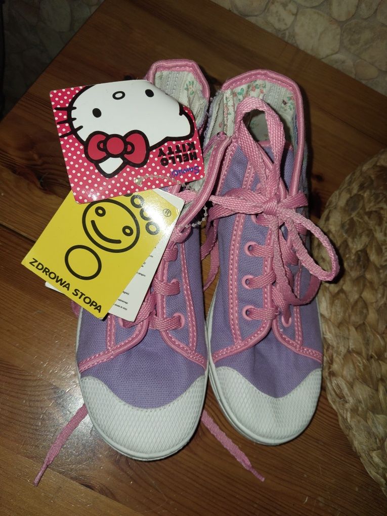 Trampki dla dziewczynki ,, hello kitty,,rozmiar 33 NOWE