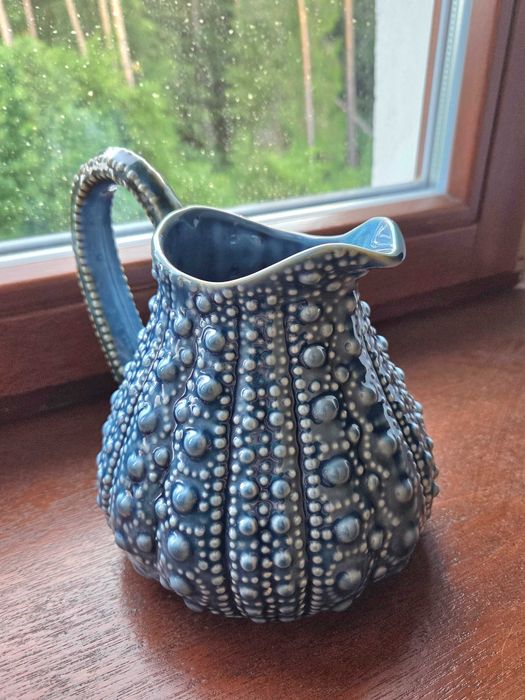 Ceramiczny niebieski dzbanek