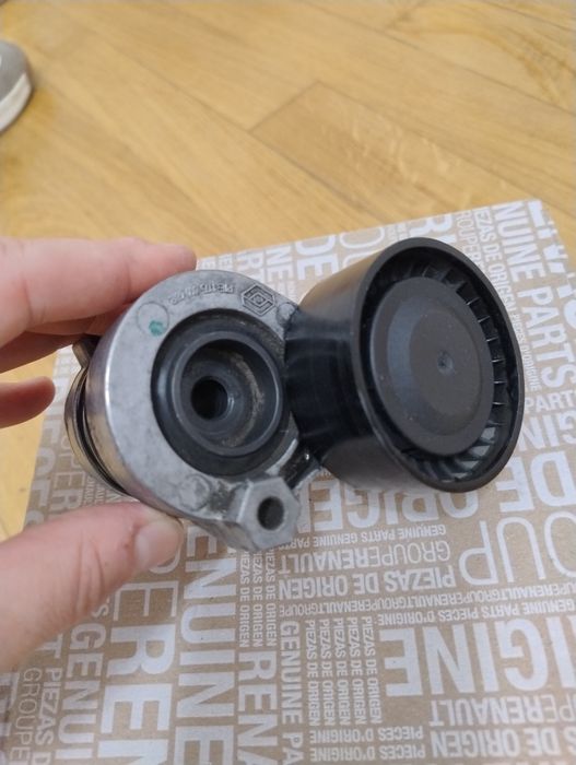 натяжний ролик ремня генератора renault scenic 3