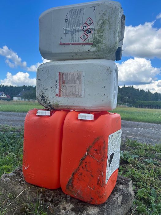 Karnister karnistry bańka bańki na paliwo 20 litrów beczka pojemnik