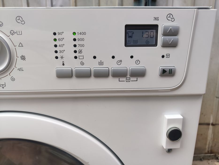 Встраиваемая стирально-сушильная Electrolux 7 кг, 1400 об/мин в отличн