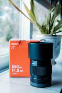 Lente SONY E 50mm f/1.8 OSS - Como nova