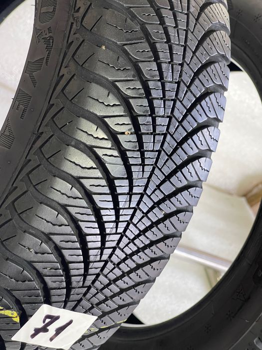 175/65 R14 Goodyear Vector 4 Season