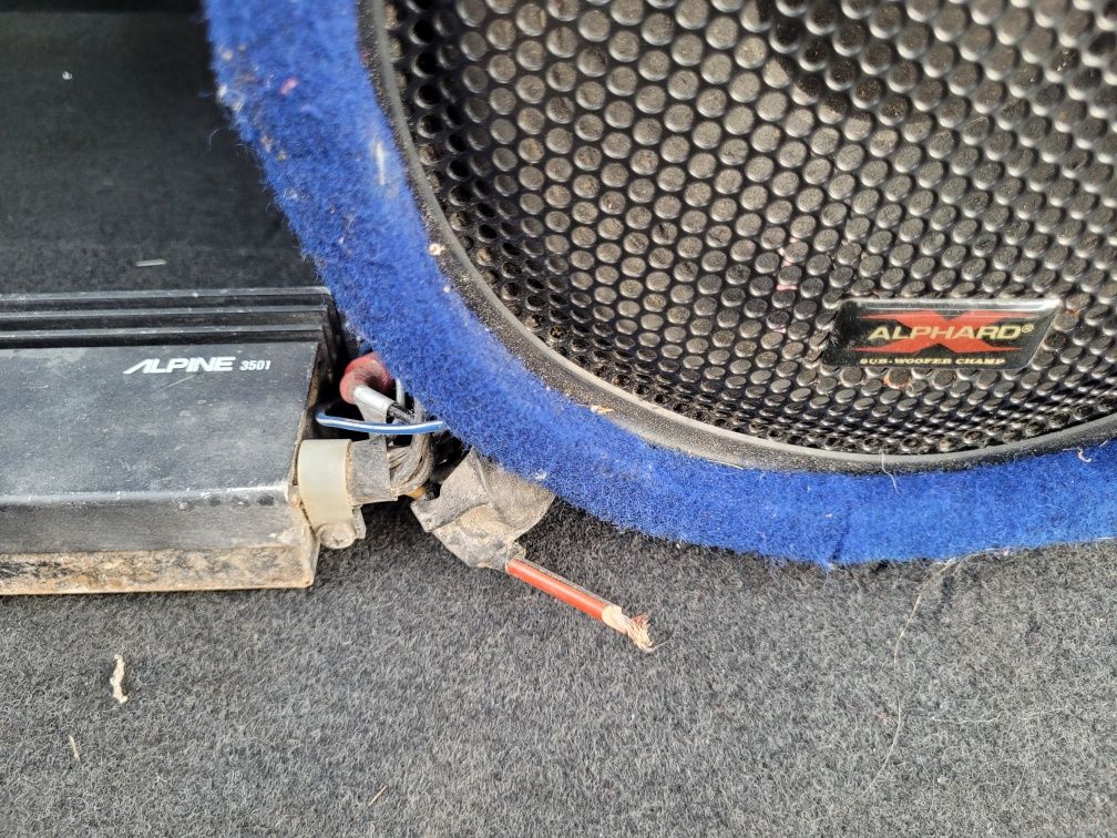 Subwoofer Alphard + Wzmacniacz alpine, kable  (Tuba)